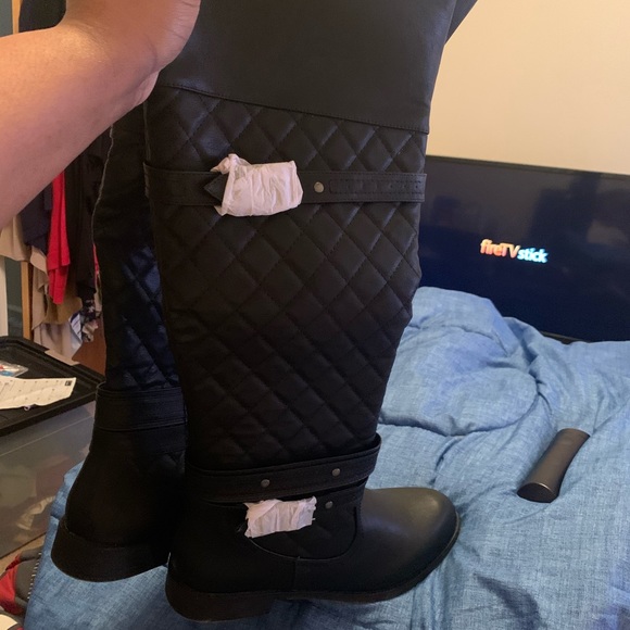 Over the knee black riding boots - Picture 2 of 3